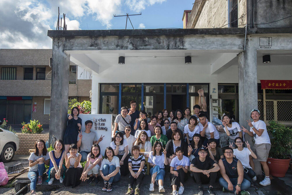 茶籽堂與南澳朝陽社區農民契作苦茶園,共同復育休耕土地